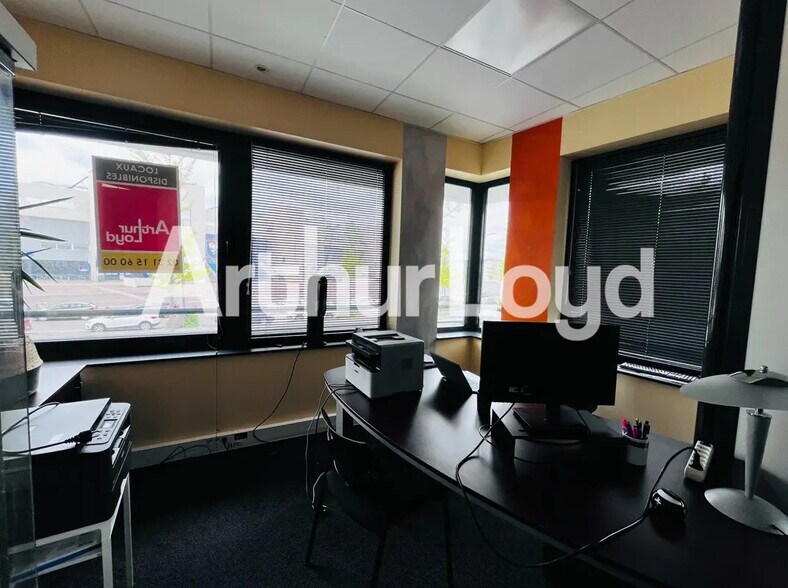 Office in Caen for lease - Interior Photo - Image 3 of 4