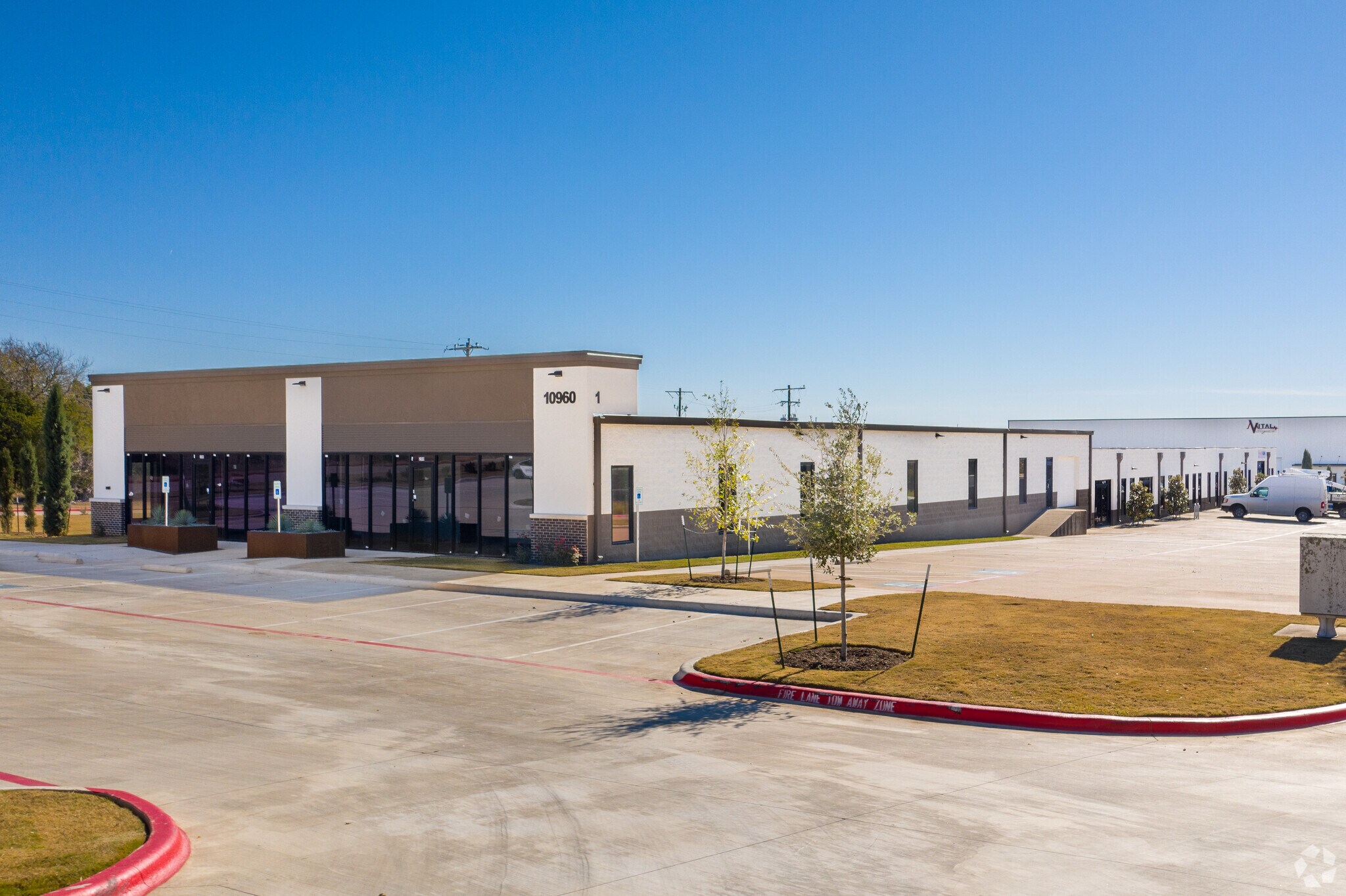 10960 E Crystal Falls Pky, Leander, TX for sale Primary Photo- Image 1 of 1