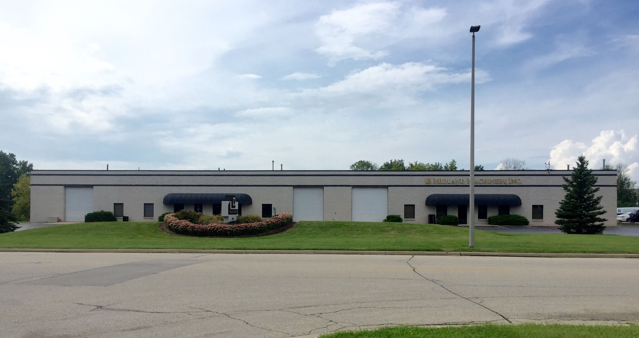 395 Forest Grove Dr, Pewaukee, WI for sale Building Photo- Image 1 of 1