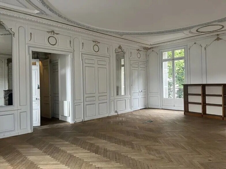 Office in Rouen for lease - Interior Photo - Image 1 of 13