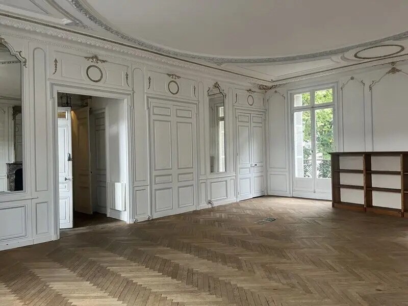 Office in Rouen for lease Interior Photo- Image 1 of 14