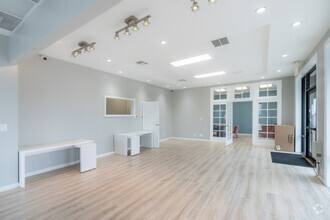 520 N Coast Hwy 101, Oceanside, CA for lease Interior Photo- Image 2 of 13