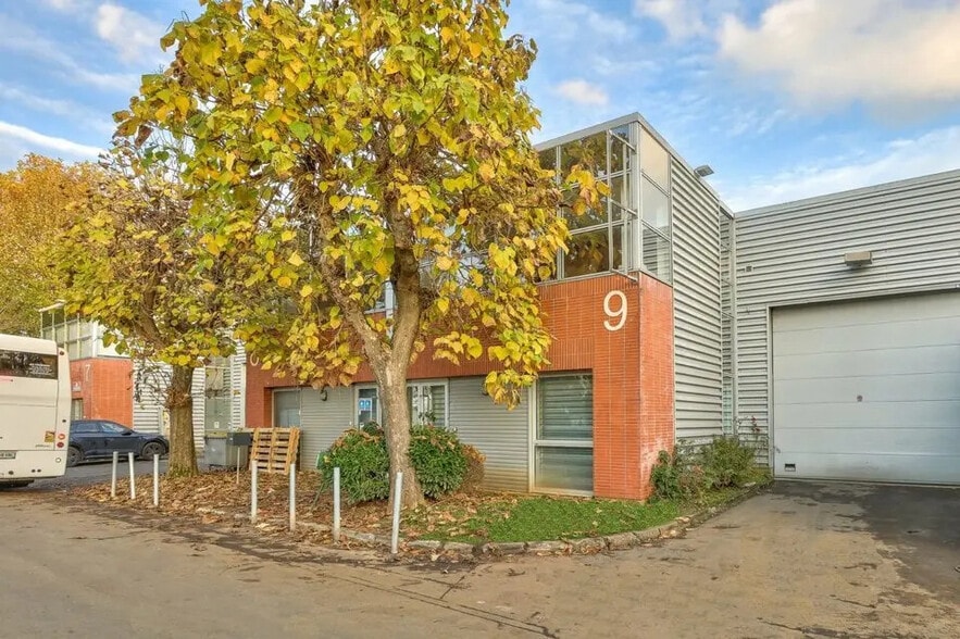 Office in Gonesse for lease - Building Photo - Image 1 of 5