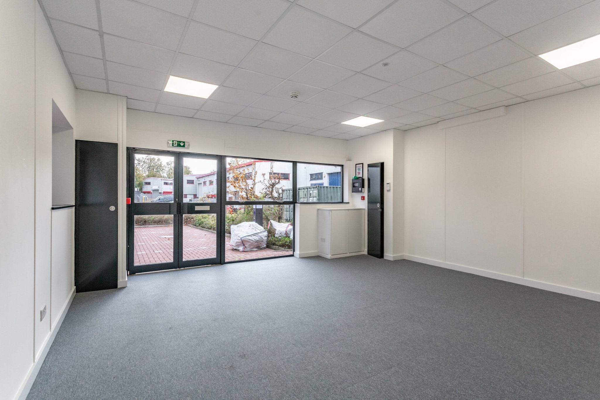 St Johns Rd, Isleworth for lease Interior Photo- Image 1 of 4