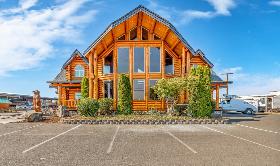 6301 Crater Lake Hwy, Central Point, OR for sale - Building Photo - Image 1 of 1