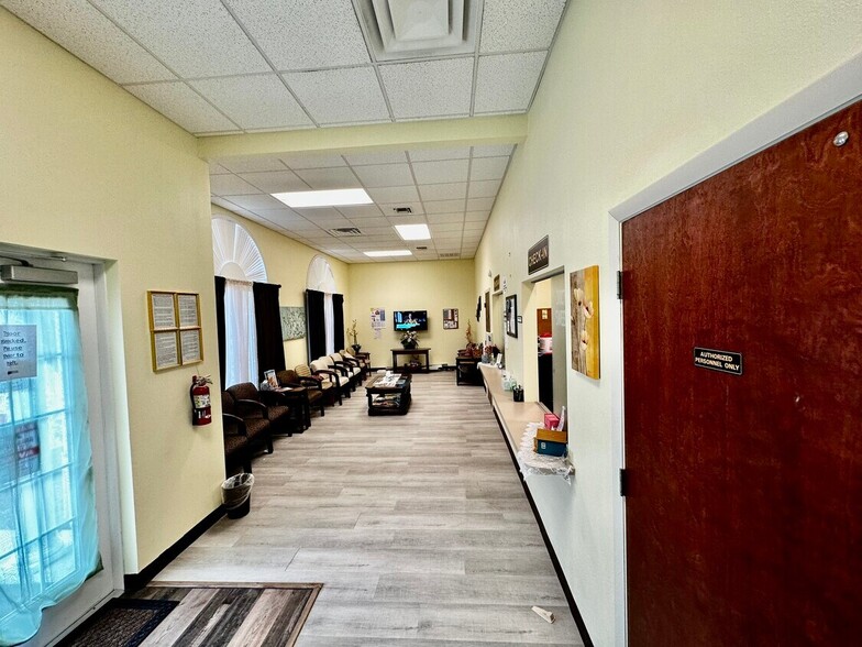 1019 Harvin Way, Rockledge, FL for lease - Interior Photo - Image 3 of 9