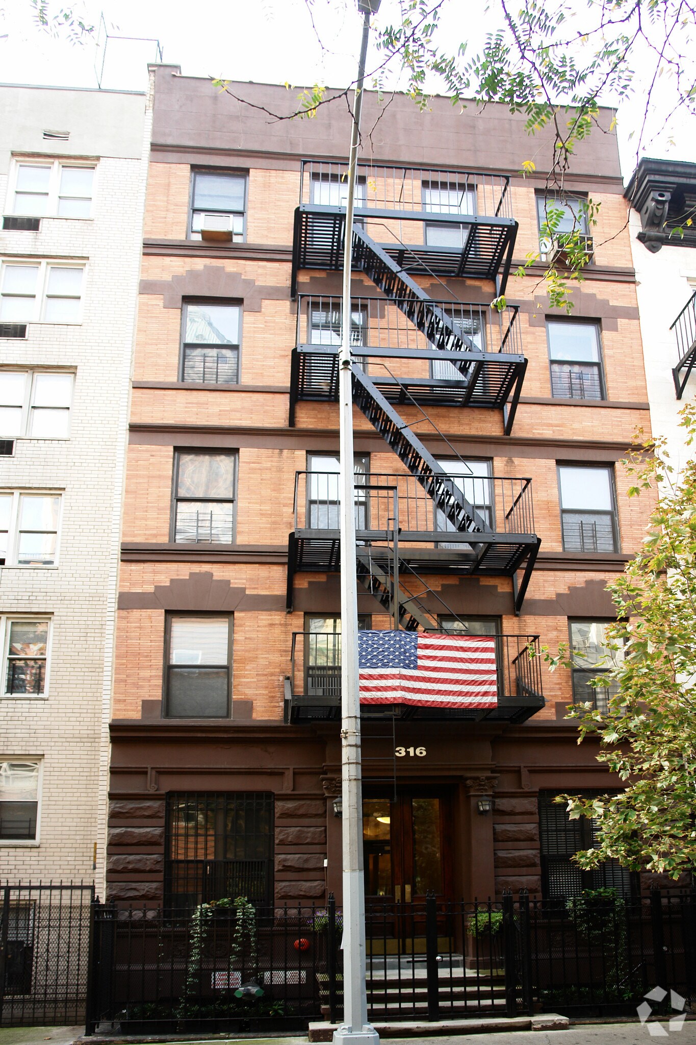 319 W 47th St, New York, NY for lease Building Photo- Image 1 of 17