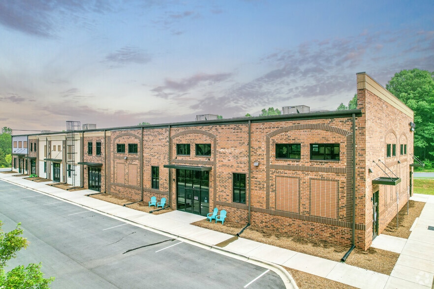 136 Waxhaw Pky, Waxhaw, NC for lease - Building Photo - Image 2 of 12