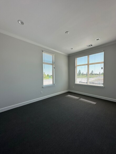 1630 W Prosper Trl, Prosper, TX for lease - Interior Photo - Image 3 of 47