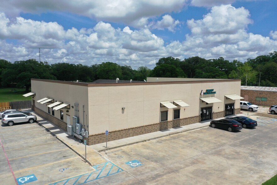 208 N McKinney St, Sweeny, TX 77480