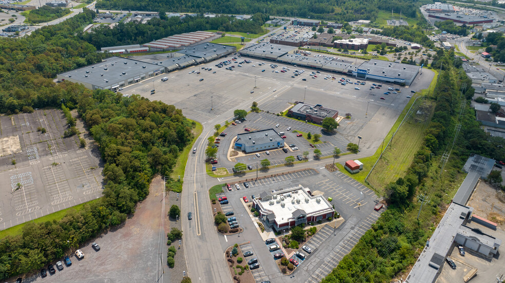 1-400 E End Ctr, Wilkes Barre, PA for lease - Building Photo - Image 1 of 21