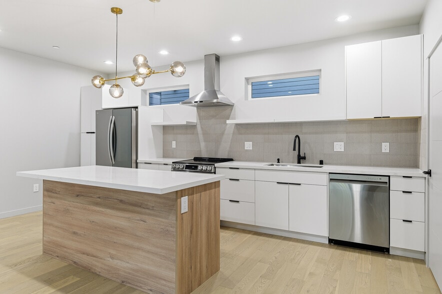 11825 59th Ave ave, Seattle, WA for sale - Building Photo - Image 2 of 14