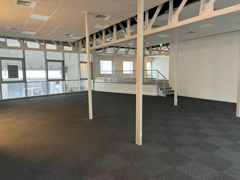 Office in Nantes for lease - Building Photo - Image 3 of 10