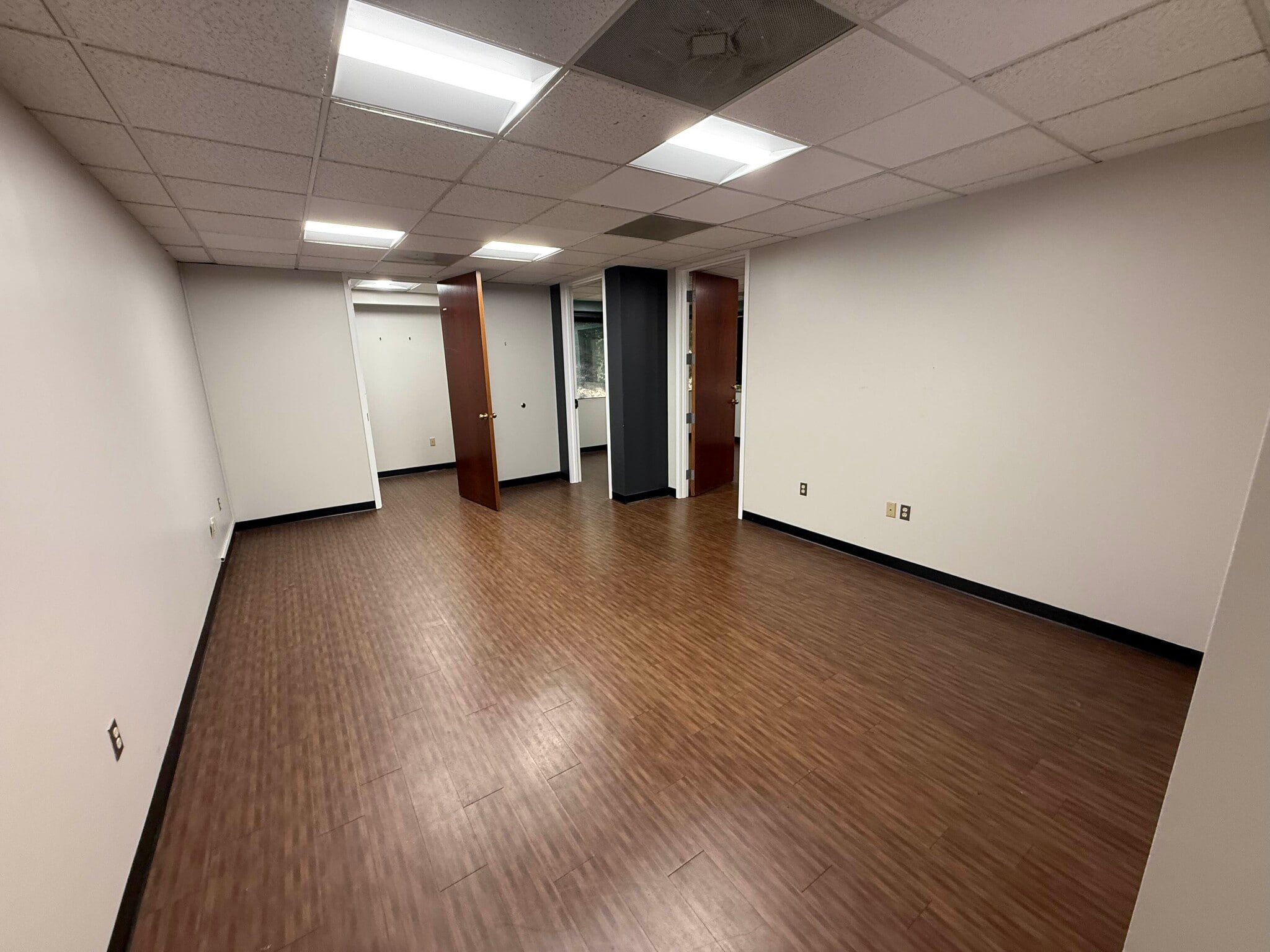 5102 W Village Green Dr, Midlothian, VA for lease Interior Photo- Image 1 of 5