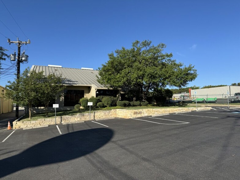 28615 W Interstate 10, Boerne, TX for lease - Building Photo - Image 1 of 16