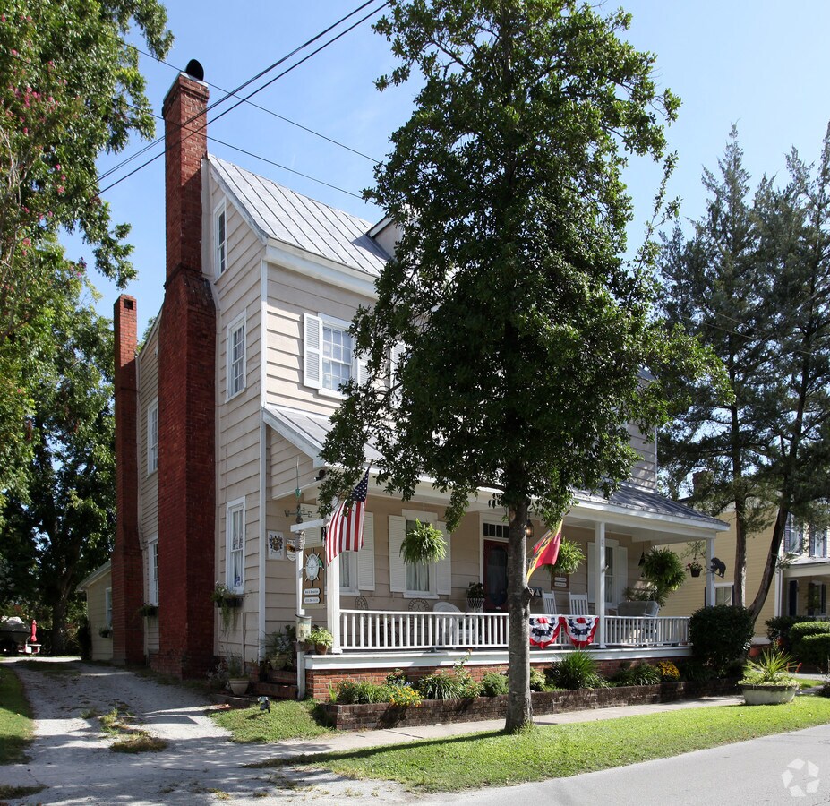 718 Pollock St, New Bern, NC 28562 Property Record