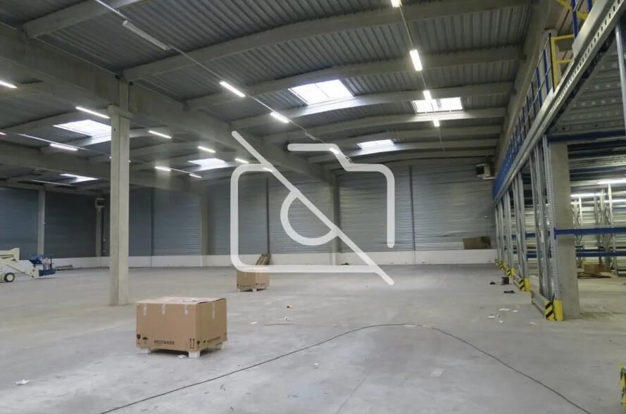 Industrial in Lisses for lease - Interior Photo - Image 1 of 4