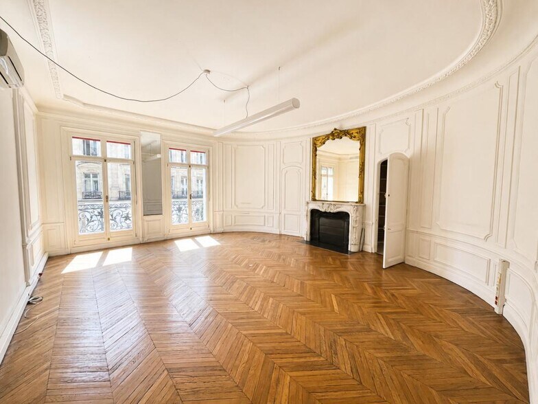 Office in Paris for lease - Building Photo - Image 1 of 9