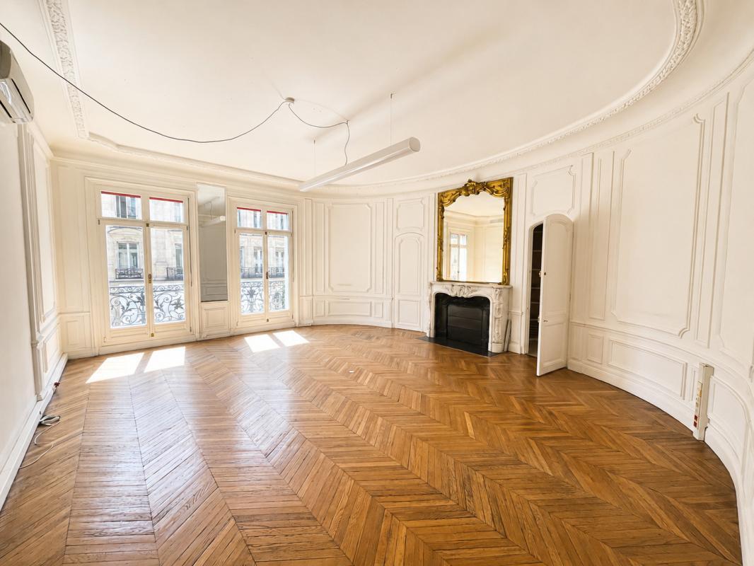 Office in Paris for lease Building Photo- Image 1 of 10