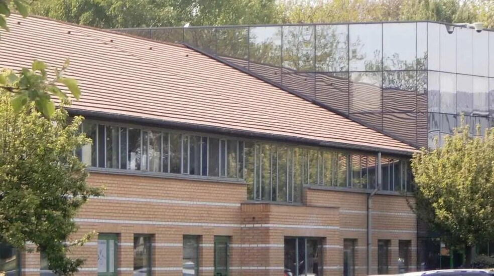 Office in Champs-sur-Marne for lease - Building Photo - Image 1 of 9