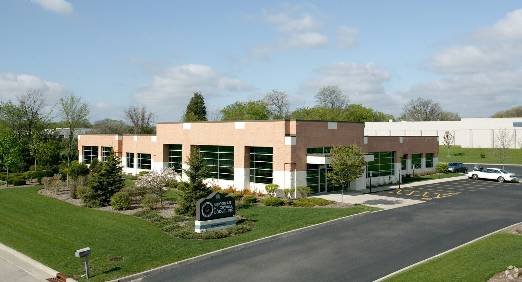 3125 Gateway Rd, Brookfield, WI 53045