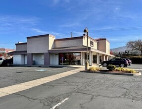930-980 N Phoenix Rd, Medford, OR for lease Building Photo- Image 2 of 16