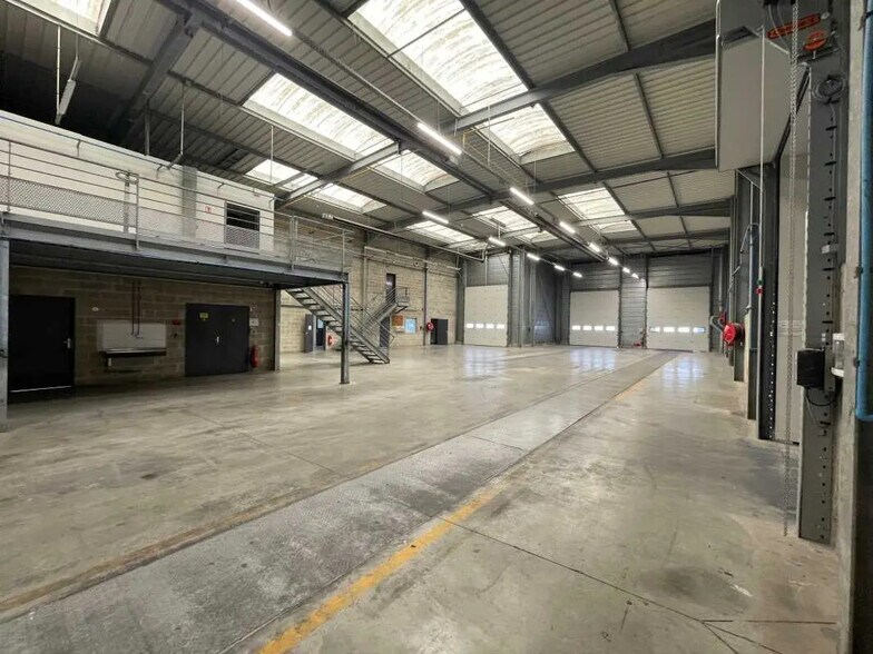 Flex in Compiègne for lease - Interior Photo - Image 3 of 8