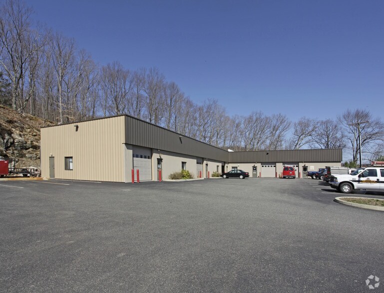 703 Danbury Rd, Ridgefield, CT for sale - Primary Photo - Image 1 of 1