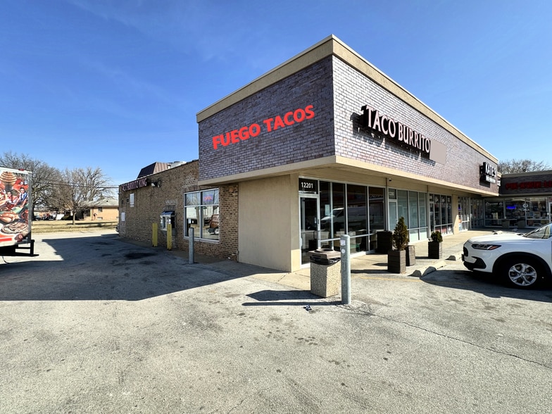12201-12217 S Pulaski Rd, Alsip, IL for lease - Building Photo - Image 3 of 9