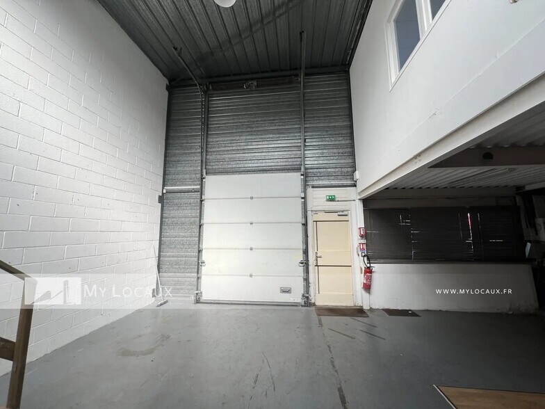 Flex in Eaubonne for lease - Interior Photo - Image 3 of 5