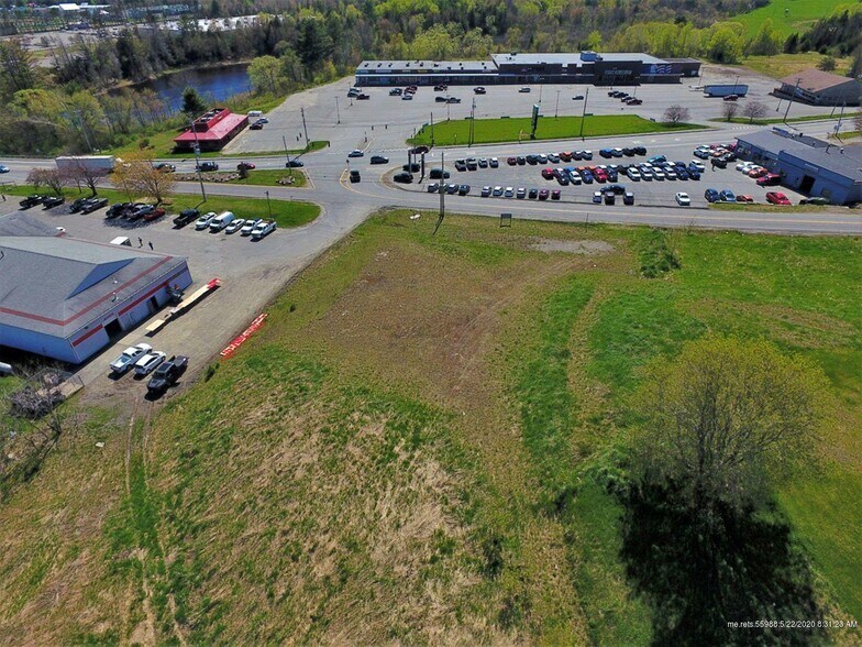 17 E Madison Rd, Skowhegan, ME 04976