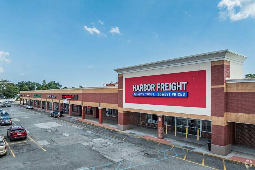 20-74 Deer Park Ave, North Babylon, NY for lease - Primary Photo - Image 1 of 5