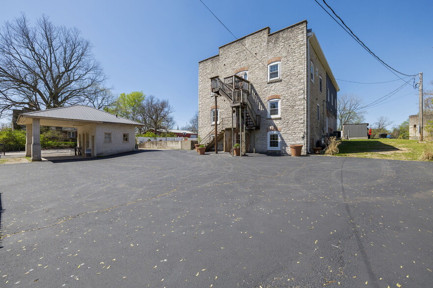 305 N Main St, Ste Genevieve, MO for sale - Building Photo - Image 2 of 90
