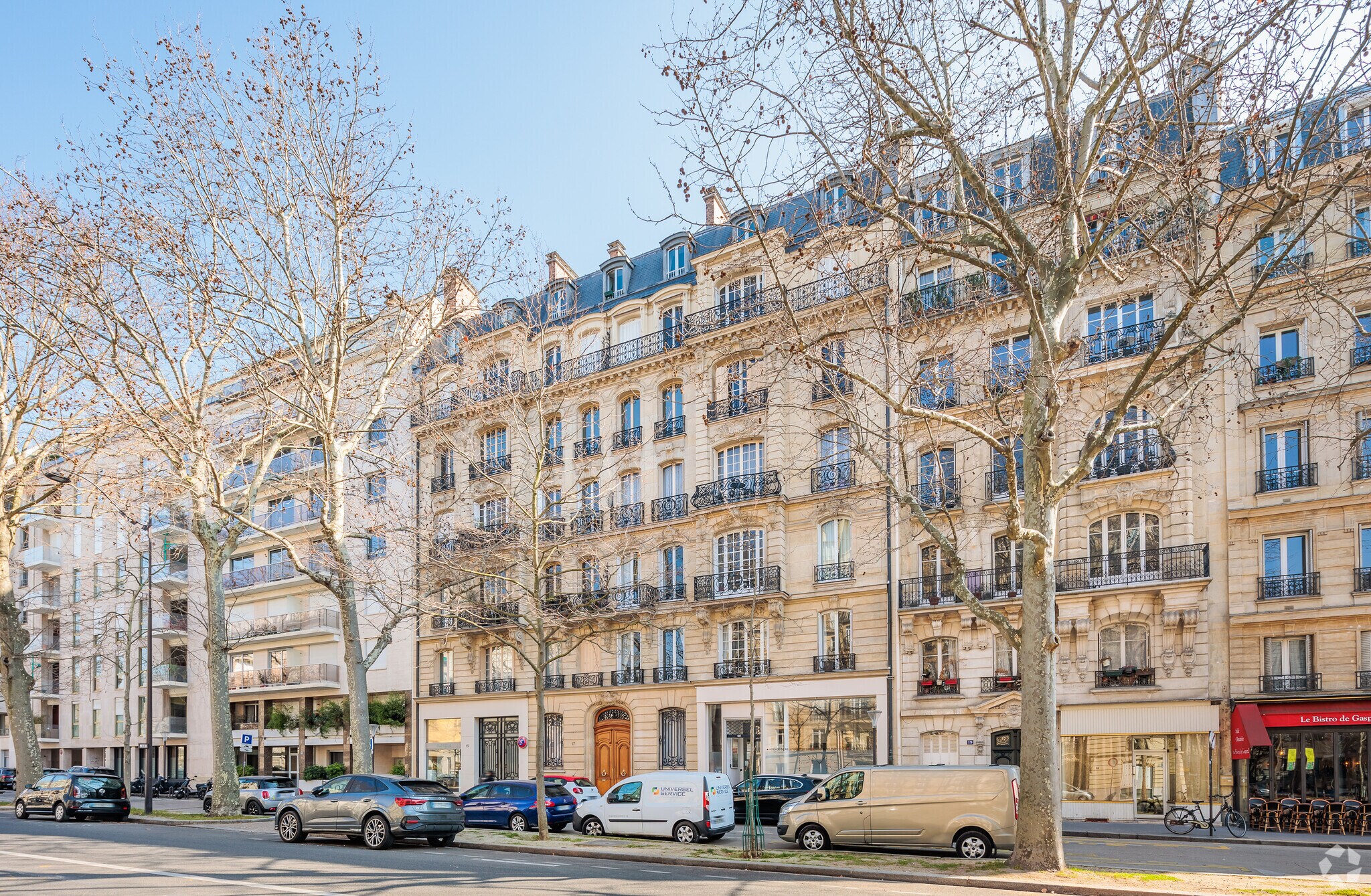 Office in Paris for lease Building Photo- Image 1 of 2