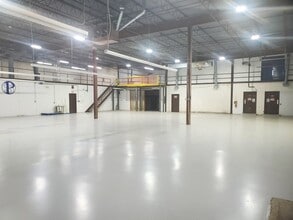 60-70 Cleveland Ave, Bay Shore, NY for lease Interior Photo- Image 2 of 4