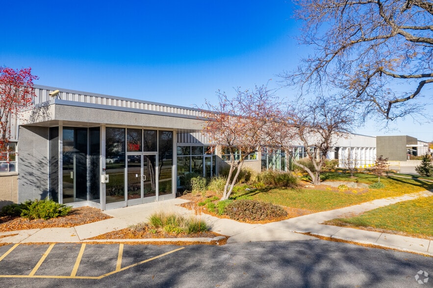 7300-7400 Linder Ave, Skokie, IL for lease - Building Photo - Image 2 of 14