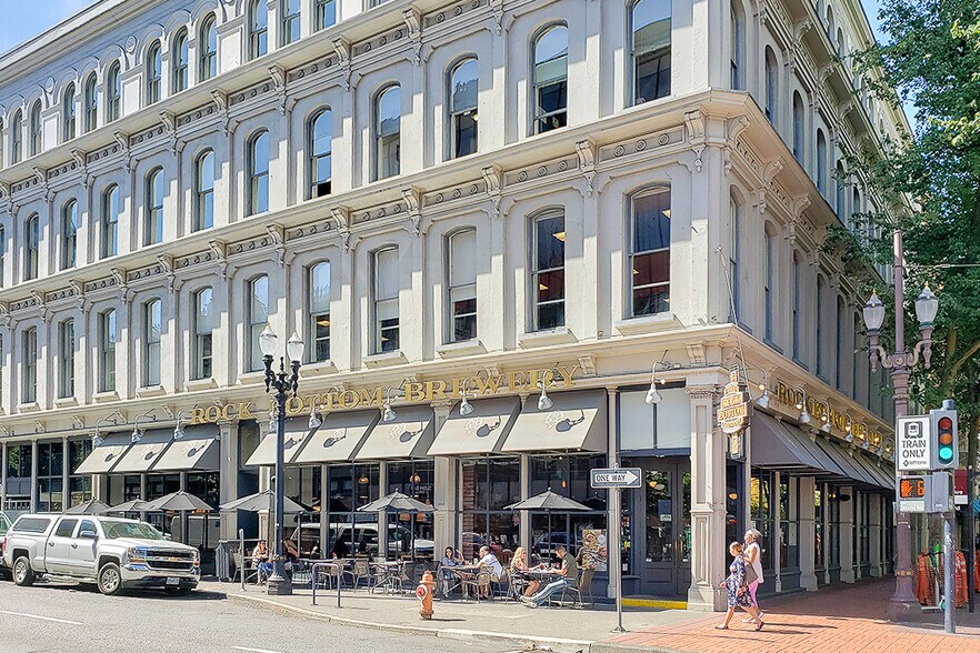 210 SW Morrison St, Portland, OR for lease - Building Photo - Image 1 of 2
