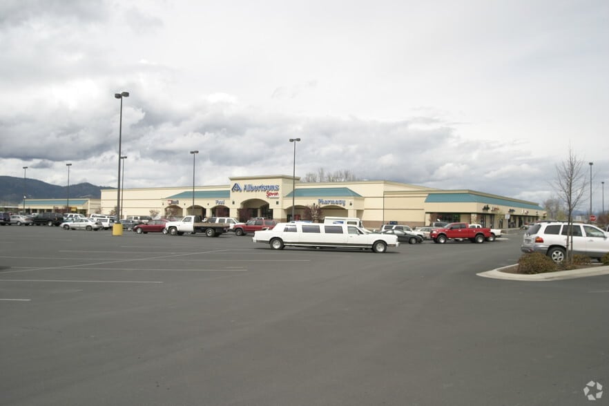 2390 W Main St, Medford, OR for lease - Primary Photo - Image 1 of 4