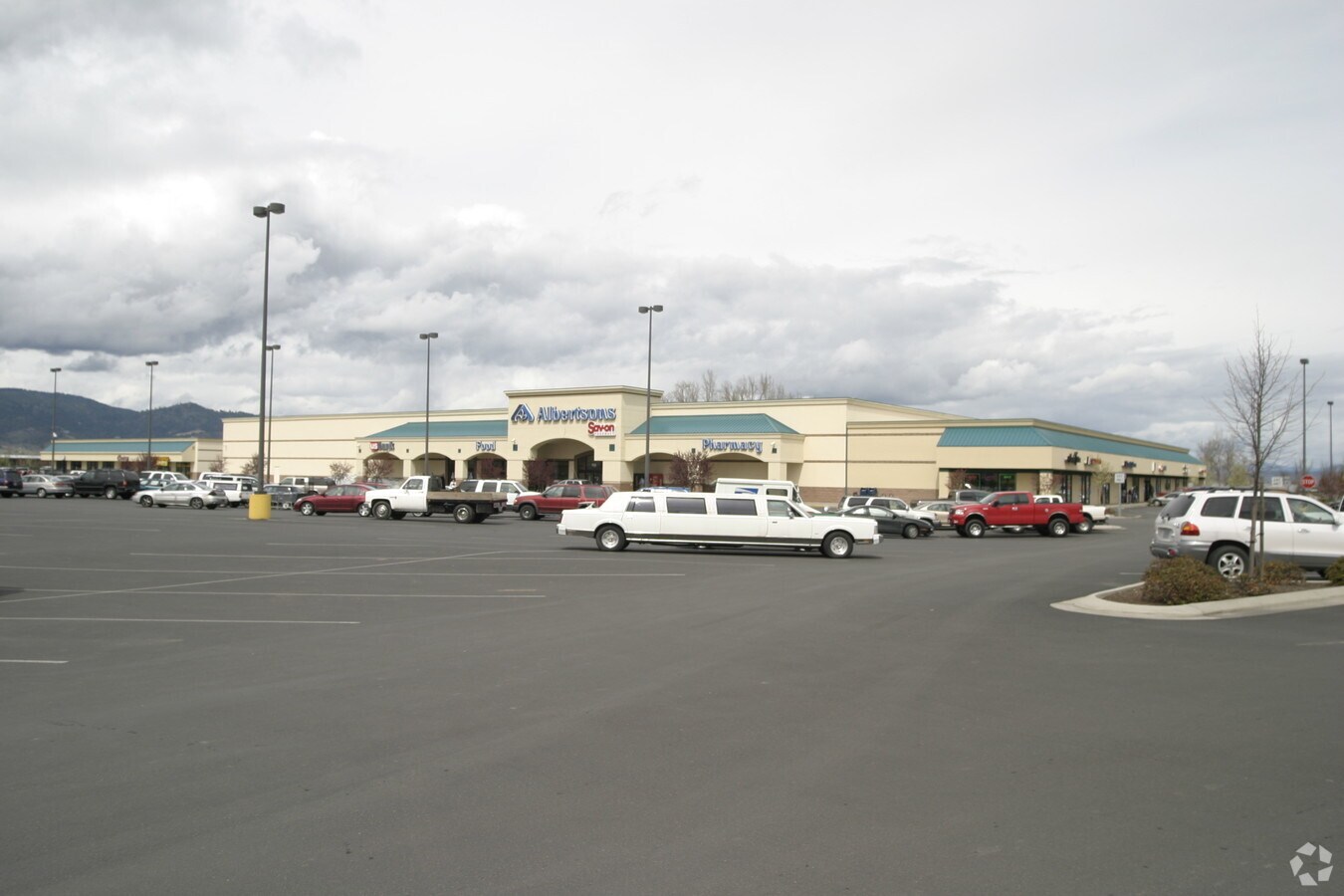2390 W Main St, Medford, OR 97501
