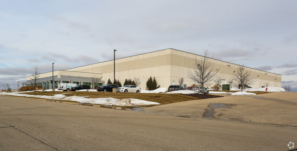 1824 Haynes Dr, Sun Prairie, WI for lease - Building Photo - Image 3 of 3