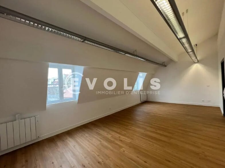 Office in Paris for lease - Interior Photo - Image 2 of 4