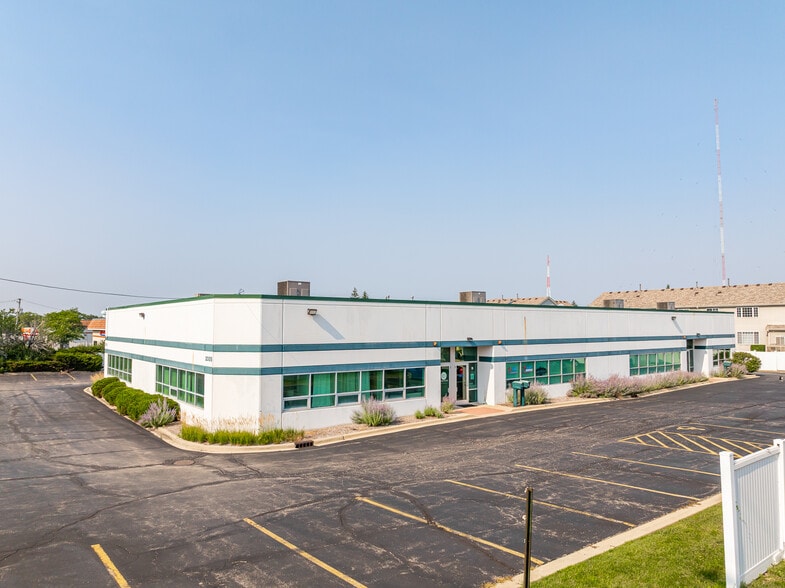 2005 Bloomingdale Rd, Glendale Heights, IL for sale - Building Photo - Image 1 of 15