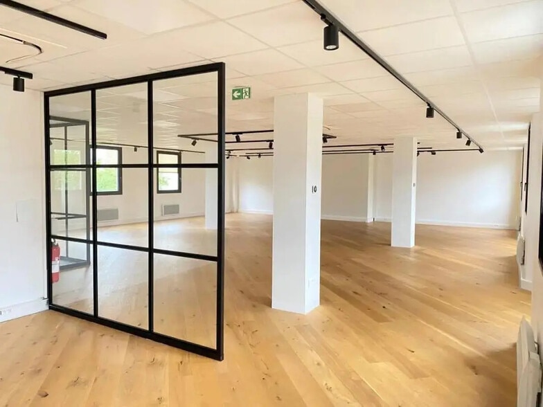 Office in Boulogne-Billancourt for lease - Building Photo - Image 2 of 3