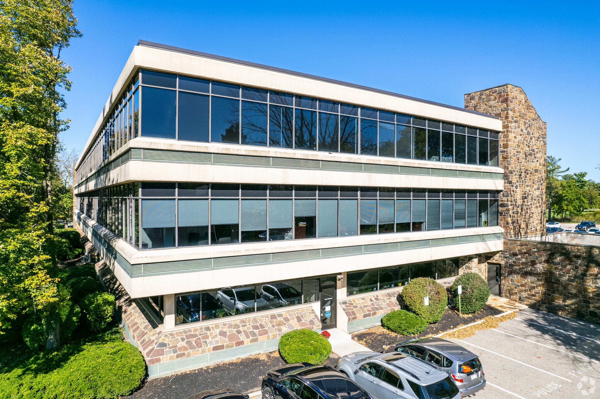 653 Skippack Pike, Blue Bell, PA 19422 NOW LEASING INDIVIDUAL