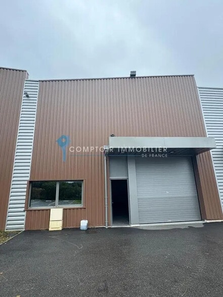 Retail in Domène for lease - Building Photo - Image 2 of 9