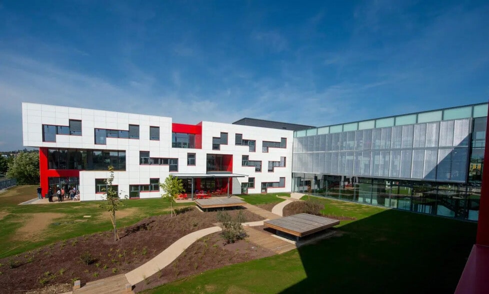 66 Chemin Du Moulin Carron, Dardilly for lease - Building Photo - Image 2 of 9