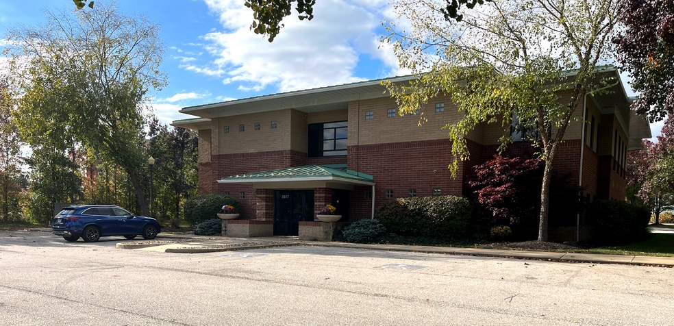 3517 Embassy Pky, Akron, OH for sale - Building Photo - Image 1 of 10