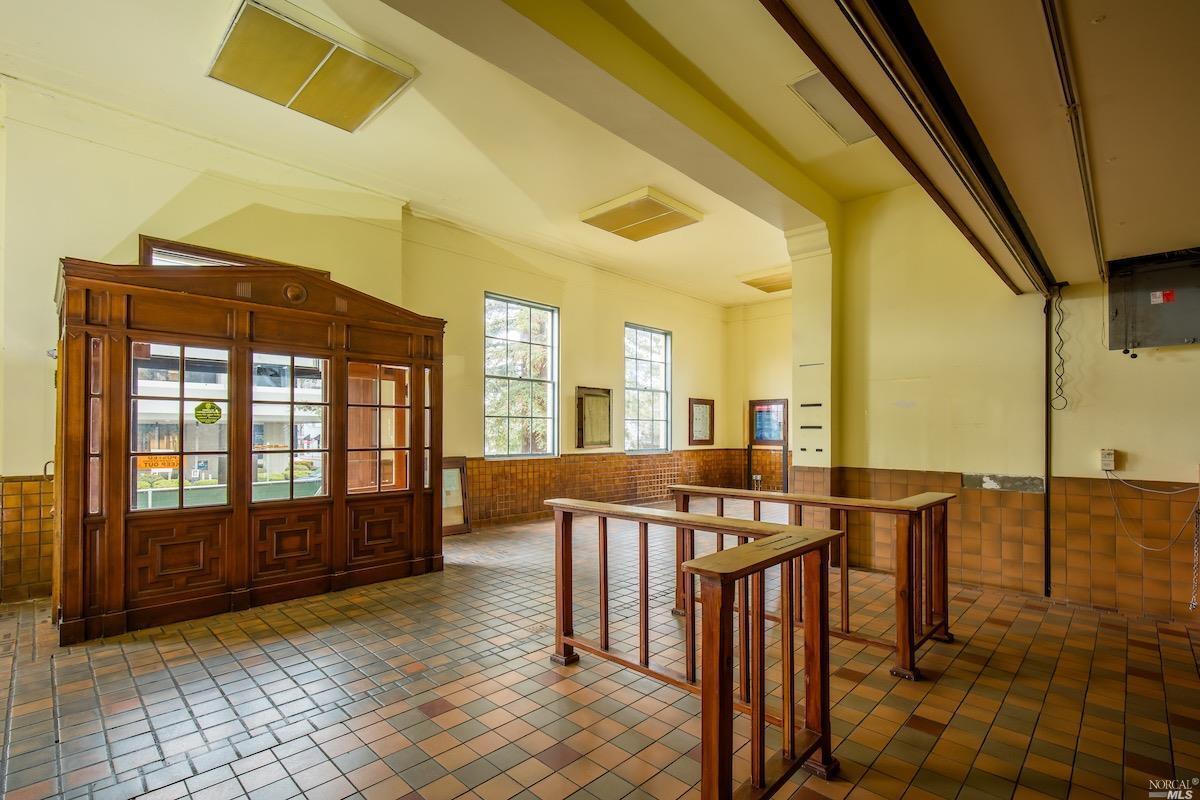 224 N Oak St, Ukiah, CA for sale Interior Photo- Image 1 of 6