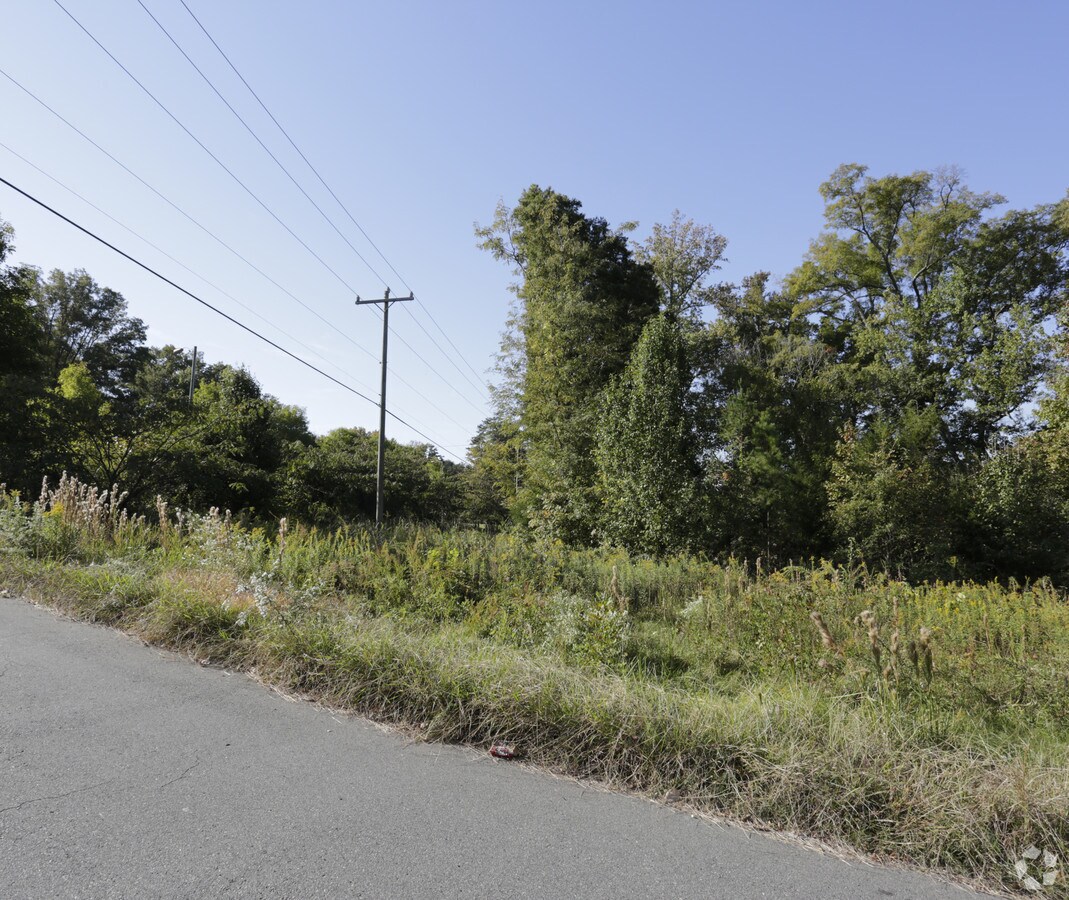 4350 Connelly Cir, Charlotte, NC 28208