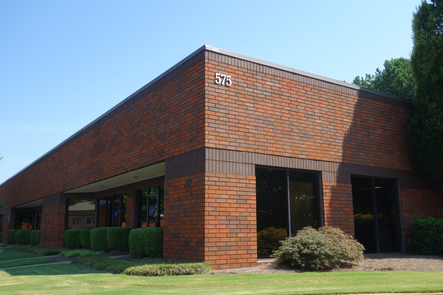 575 Old Norcross Rd, Lawrenceville, GA for lease - Building Photo - Image 2 of 5